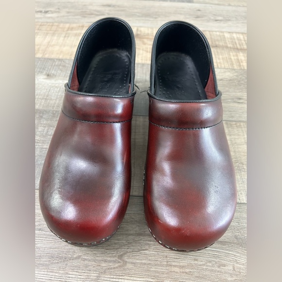 Dansko Professional - Cordovan Cabrio Clog - EUC  - Size 40 or 9.5 to 10 - Picture 3 of 11